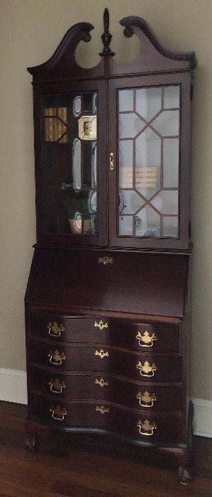 https://www.ebay.com/itm/123999176096	BG0022: Jasper Cabinet Secretary Desk w/ Bookcase Top Red Mahogany $225 OBO Local Pickup
