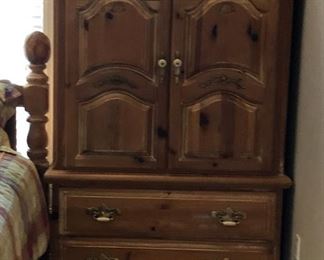 https://www.ebay.com/itm/123999268201  BG0035: Vaughan Furniture: Tall Chest of Drawers / Cabinet $95 OBO Local Pickup