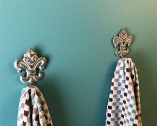 - Paypal Payment Only  BG0055: 2 Fleur De Lis Wall Hangers $10 OBO Local Pickup