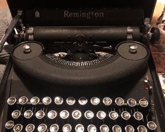 Manual typewriter in excellent condition