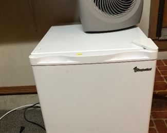 Mini fridge in like-new condition!