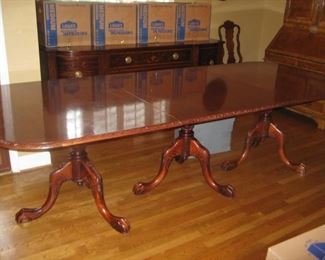 3 pedestal dining table. Center leaf with leg come out. The pedestals separate from the top easily for storage or moving.