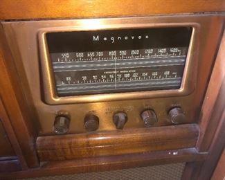 Magnovox cabinet hi-fi in amazing condition!
