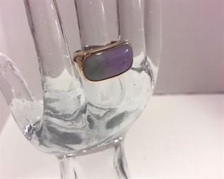 25. Ring 14 kt yellow gold lavender jade - size 7
