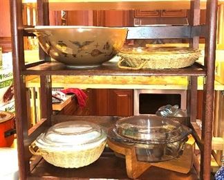 We have a cute set of vintage Pyrex mixing bowls - better photos to follow 