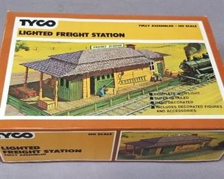 Tyco Lighted Freight Station in box