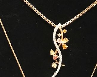 White and yellow diamond pendant