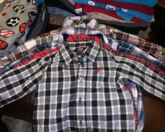 1000 like new gently used baby and kids clothes, boys and girls from newborn to 5t, each size has over 40 outfits $1 each...I can send pictures.