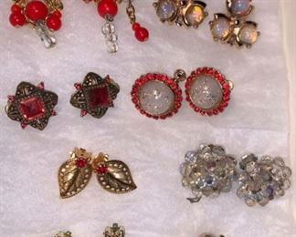 500+ Pieces of jewelry - prices range from $10ea on up...willing to negotiate lot prices..all chains are 14k Gold filled.