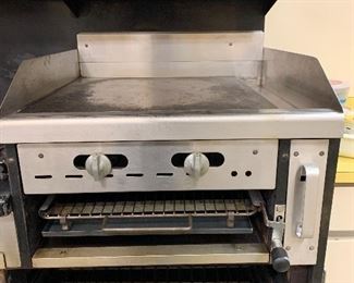 Universal Chef six burner, two oven, griddle & broiler. Great condition