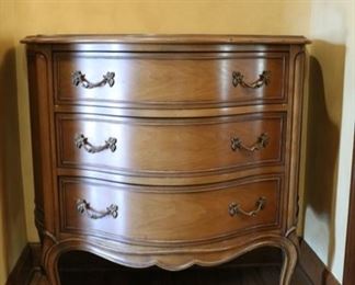 3 drawer dresser 19d x 32h x 35d