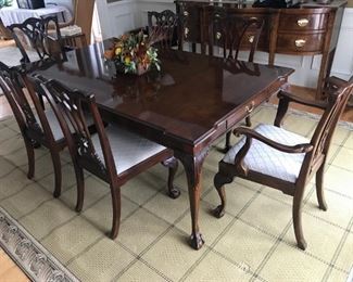 Drexel Heritage Heirloom Dining Table w/ 6 Chairs, 2 Leaves, and Table Pads 