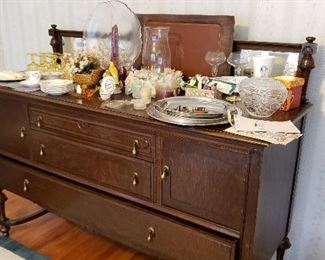 Excellent condition server & mirror w/matching table, chairs and side table.