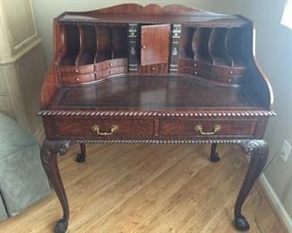 Chippendale w/Chippendale Armless Chair