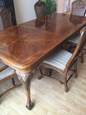 Drexel Table, 2-leafs & 6-Chairs