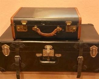 Antique Luggage https://ctbids.com/#!/description/share/292017