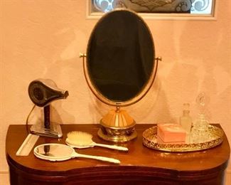 Vintage/ Retro https://ctbids.com/#!/description/share/291996