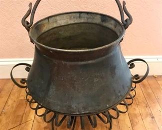 Antique Copper Pot https://ctbids.com/#!/description/share/292015
