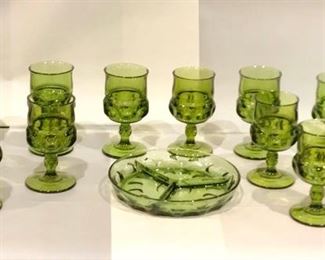 Vintage Serving Dish and Glasses https://ctbids.com/#!/description/share/292123