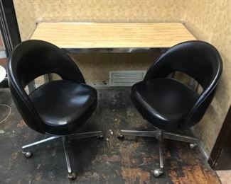 Work Table and Chairs https://ctbids.com/#!/description/share/292031