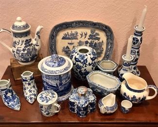 Vintage Blue/White Porcelains https://ctbids.com/#!/description/share/291997