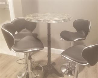 another high top table with chairs like new