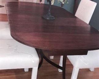 Vintage Round Table w/3 leaves