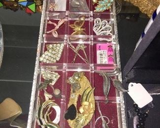 Vintage Assortment of Jewelry