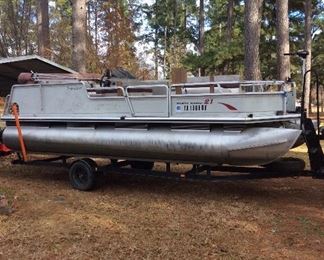 $ 5,500 - twenty one ft. Sun Tracker Pontoon W / 2003 Sixty hp big foot motor & Trailer.