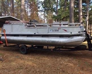 $ 5,500 - twenty one ft. Sun Tracker Pontoon W / 2003 Sixty hp big foot motor & Trailer.