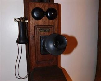 Old Oak Wall Telephone(Sumter Telephone Mfg.)