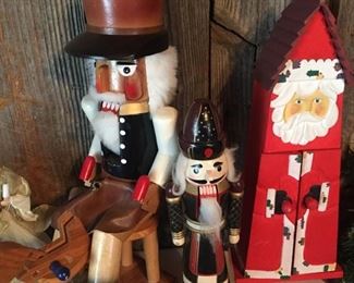 Nutcrackers/Christmas Decor