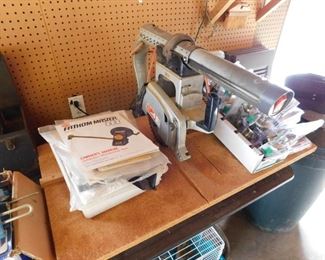 Black & Decker Compact Radial Arm Saw