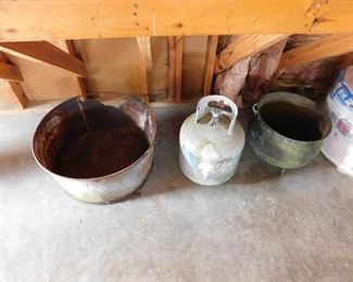 Cast Iron Pot(Damaged)