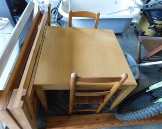Kids Table and Chairs