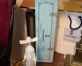 Lladro Nun Figure (Damaged)