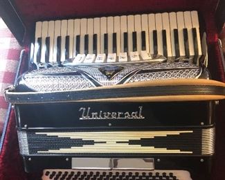 UNIVERSAL ACCORDION WITH VELVET CASE