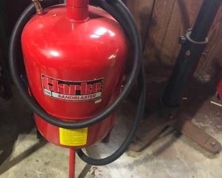 CLARKE SANDBLASTER