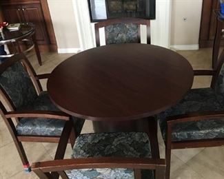 Table w/4 Upholstered Chairs