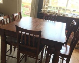 Pub table w/6 Chairs