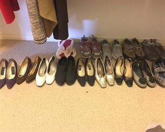 Women's Shoes - Sz. 6-7