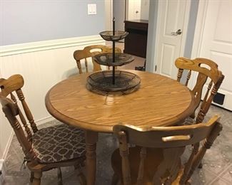 heavy solid wood kitchen set with 4 chairs that comes with 2 leafs