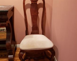 Set of six Queen Anne style dining chairs
