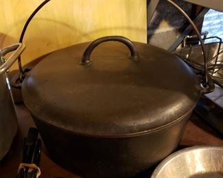 Erie cast iron dutch oven