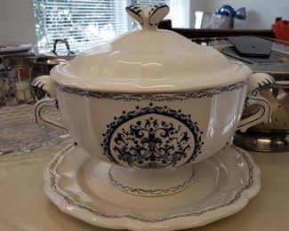 Gien tureen and underplate