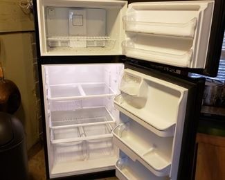 Frigidaire 18 cubic foot black refrigerator