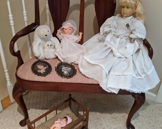 Settee/Dolls
