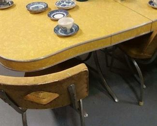 CHROME TABLE & CHAIRS