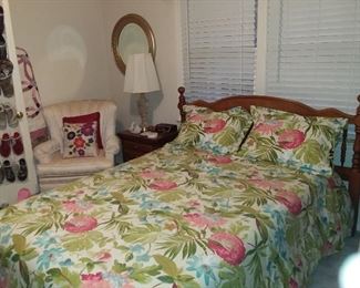 Oak Full Size Bed w/ bedding