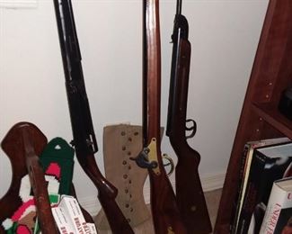 Vintage Daisy Model 25 Air Rifle, Vintage Hi Score Air Rifle, One  Vintage US Made Parris Mfg. Savannah TN Wooden Toy Long Rifle 37" Cap Gun